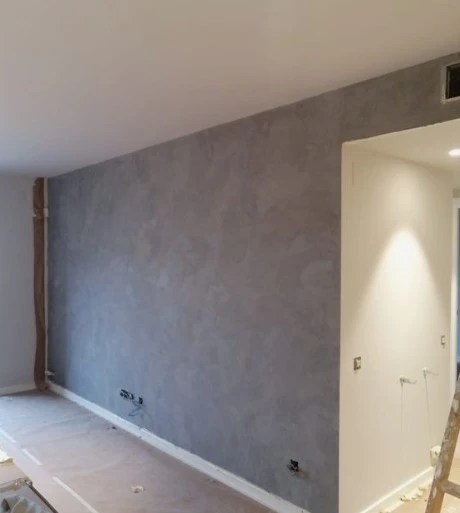 aplicacion de microcemento gris en casa de reus