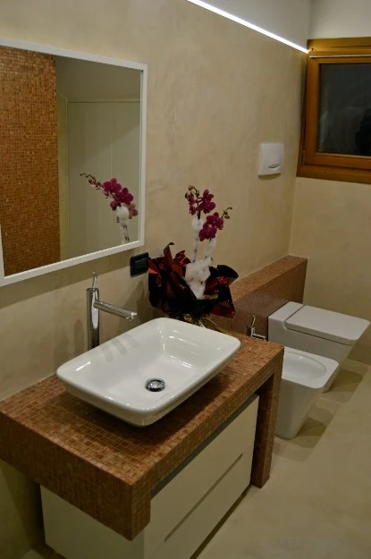 cuarto de baño en reus reformado con aplicacion de microcemento