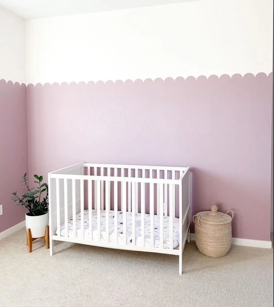 habitacion de bebe pintada de rosa y blanco